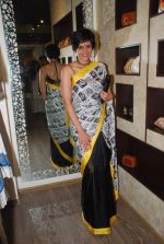 Mandira Bedi at Atosa in Khar, Mumbai on 20th March 2012 (51).JPG